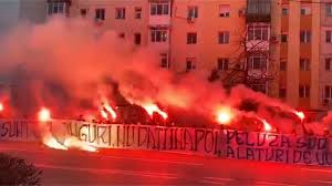 Imagini Superbe Sud Craiova AlÄƒturi De Medicii Care Se LuptÄƒ Cu Covid 19 Nu SunteÈ›i Singuri Eurosport