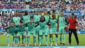 La nationalmannschaft surclasse le portugal après un scénario haletant, les allemands prenant l'avantage par deux buts marqués par les portugais contre leur camp après l'ouverture du score de. Em Halbfinale 2016 Kleiner Fan Sprengt Portugal Foto