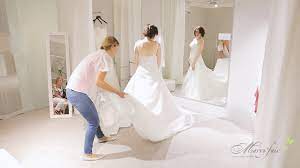 Second hand brautkleider & accessoires und alles rund um die hochzeit. Brautkleidanprobe Bei Marryfair Das Hochzeitshaus Bitburg Bekannt Aus Zwischen Tull Und Tranen Youtube