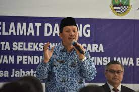 Layanan yang diterima pegawai perusahaan bergantung pada besarnya gaji bulanannya: Rugi Besar Perusahaan Dan Pekerja Tak Ikut Bpjs Ketenagakerjaan Antara Jateng
