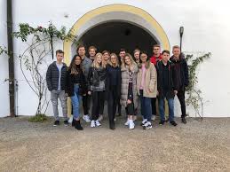 Starttermin der neuen serie das internat ist der 15. Nanu Schloss Reichersbeuern Wird Zu Schloss Bergbrunn