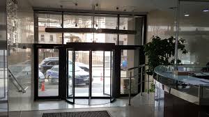 Primarul sectorului 4, daniel baluta, este deranjat de placutele puse de cetateni langa locurile de parcare pentru a arata ca le apartin. Muntenia Business Center