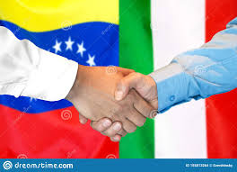 Este jueves se desarrolló, vía videoconferencia desde caracas, la iii jornada asean en venezuela. Apreton De Manos Sobre Fondo De Bandera De Venezuela E Italia Foto De Archivo Imagen De Emblema Italia 155813264