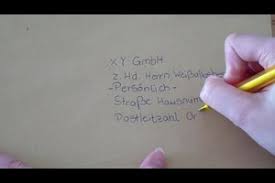 Generell ist es gültig, die briefmarken in dem angedachten bereich aufzukleben. Video Adresse Zu Handen Richtig Gestalten So Geht S