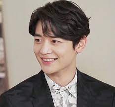 Di sini, choi minho berperan sebagai chae woo gi, rekan kerja junior . Choi Minho Shinee Oppas Lee Jin Minho