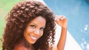 Luane Dias, do 'Esquenta!', deixa comunidade no Rio e compra casa e carro  após o programa