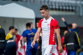 Ruim je het ook weer op. Fc Emmen Mag Niet Met Naam Van Sekswinkel Op Shirts Spelen Verbaasd En Ontdaan Eredivisie Hln Be