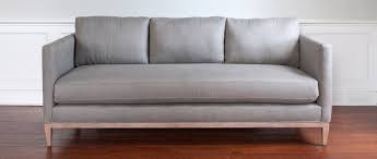 Do stworzenia sofy wykorzystano specjalną wysokoelastyczną piankę, dzięki czemu siedzisko i oparcie. Henry Sofa Gdc Home