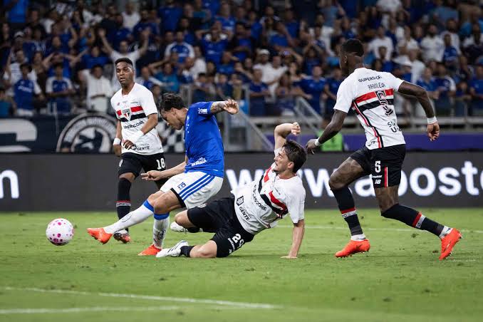 SBT Sports | Cruzeiro supera S&atilde;o Paulo com tranquilidade no Mineir&atilde;o
