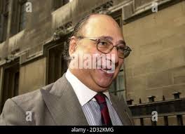 Der Barrister für den Chelsea-Fußballer John Terry, Herr Da Silva, trifft  am Middlesex Guildhall Crown Court im Zentrum von London ein. Sein Kunde  Terry und zwei weitere Fußballer werden von Affray bis hin zu vorsätzlicher  Verwundung vorgeführt ...