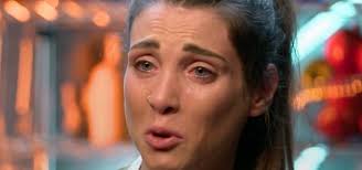 Mary in lacrime a Masterchef 14: "Arrivo convinta e mi buttano giù"/ Video:  "Mi fa pensare al mio passato"