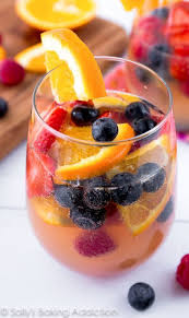 10 Recettes Faciles Et Savoureuses De Sangria En 2020 Recette Sangria Recette Facile Cuisine Et Boissons