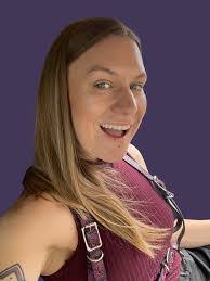 Lauren Root's Instagram, Twitter & Facebook