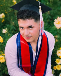 Cheers to these soon-to-be grads! Just a few more days until graduation. We  can't wait to watch you walk across that stage. 👏✨ 1.🎓@kalueyang  @oakley.ko 📸 @gflower.jpg 2.🎓@kait_blevs 📸@molly.v_ 3.🎓@Xlauraalvarezx  📸@kluvfotos 4.🎓@devilwearsbotas