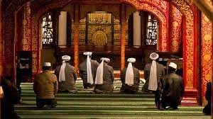 Lahir dan besar di kota makkah, ia dikenal sebagai pemuda yang serius dan cerdas. Sejarah Masjid Huaisheng Masjid Tertua Di China Yang Dibangun Oleh Sahabat Nabi Muhammad Saw Serambi Indonesia