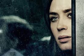 Rachel prend le même train tous les jours et passe devant la même maison tous les jours. La Fille Du Train Bande Annonce Du Film Seances Streaming Sortie Avis