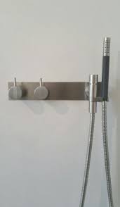 Beton Cire Original In Weiss Armatur Vola Betoncire Betondesign Betondusche Adieutristesse Vola Beton Dusche Betonoptik Armaturen