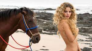 GNTM 2020: Nackt am Strand mit Pferden – die Show wird immer absurder |  STERN.de