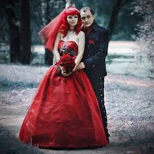 Black And Red Gothic Wedding Dresses In 2020 Gothic Wedding Dress Black Wedding Dress Gothic Red Wedding Dresses