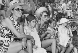 Joan Collins And Natalie Wood And Children 1960s Summer Style Natalie Wood Joan Collins Dame Joan Collins