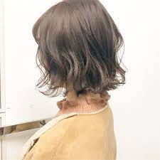 簡単に巻ける切りっぱなしボブ 肩に丁度つかないくらいのボブです ボブや切りっぱなしボブにしてみたいけど スタイリングが苦手 そんな方にオススメ 肩くらいで切ることで伸びて来て肩に当たっても 勝手に外ハネスタイル