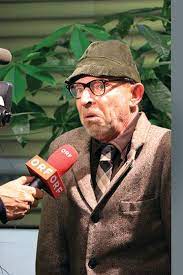 Zum runden jubiläum bringt der kabarettist als zauberer stand der wiener alexander bisenz bereits im alter von 15 jahren auf der bühne und. Alexander Bisenz Und Sein Gelebtes Kasperltheater Freizeitjournal