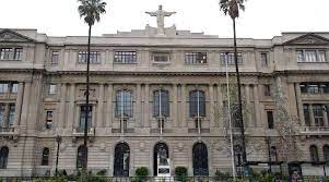 La pucv es una institución heterogénea y, a través de sus nueve facultades, abarca una amplia variedad de áreas del saber que van desde las artes y las humanidades hasta la ingeniería, pasando por las ciencias básicas, la educación y los estudios teológicos. Universidad Catolica De Chile Cierra Campus Por Inseguridad