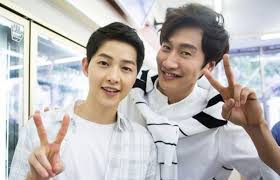 Cha tae hyun, huening kai & yeonjun (txt), jang dong min, mijoo (lovelyz) & yang dong geun. Song Joong Ki And Lee Kwang Soo S Relationship Certification Surprise That The Wedding Is Still Handsome In The Rain I Thought It Was Making A Movie Ettoday Xingguang Cloud Ettoday News Cloud