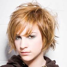 Come sfoltire i capelli senza . Tagli Di Capelli Diversi In Base Al Viso Trattamento Estetico