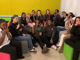 GIRLS HUB - Avenues Youth Project