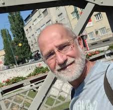 Hello everyone, my name is Daniel Collinson. I'm from San Diego,  California, and I am a widower. I'm here with an open heart, looking for a  strong and genuine relationship that can