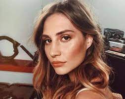 Lei e tutta la sua famiglia sono positivi al covid. Uomini E Donne Beatrice Valli Contro L Eccessivo Ricorso Ai Ritocchi Estetici Nessuno Riesce Piu A Distinguersi Tutte Uguali E Tutte Finte E Dall Ospedale Si Commuove Pensando Ai Figli Video Isa E