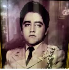 El entonces presidente İng Hipólito Mejía Domínguez, realiza una visita de  cortesía a la residencia del licenciado José Rafael Abinader Wasaf, Senador  de la República, por la provincia de Santiago de los