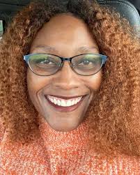 Leslie Bratton's Instagram, Twitter & Facebook