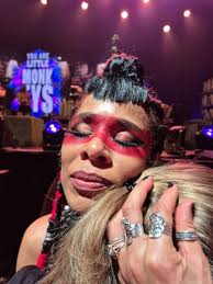 J'ai une petite question de bienveillance parce qu'avec des copines