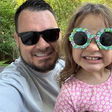 Does JCPenney in the mall still offer photography services?