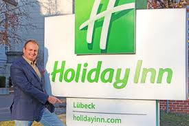 Durch das nahe gelegene burgtor spazieren sie in die altstadt und erreichen auch das holstentor zu fuß. Holiday Inn Lubeck Christian Schmidt Neuer Direktor Tageskarte