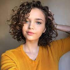 A hairstyle is easily formed, you need to beat your hair with your fingers. 15 Chic Curly Hairstyles To Make You Look More Charming Fashions Nowadays Curly Hair Styles Naturally Haircuts For Curly Hair Curly Bob Hairstyles