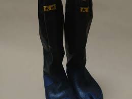Also known outside japan as tabi boots, they are modelled on tabi, traditional. Rubber Jika Tabi Gardening Boots