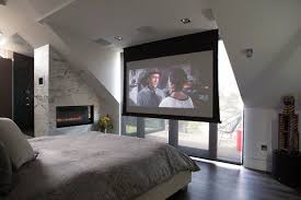 Beamer Im Wohnzimmer Integrieren Ideen Fur Ein Einzigartiges Kinoerlebnis Haus Design Haus Innenarchitektur Wohnung