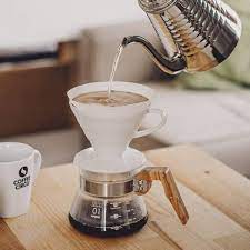 Kaffeezubereitung Mit Dem Handfilter Anleitung In 7 Schritten Kaffee Zubereiten Kaffee Kaffee Geschenke