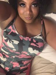 Michelle Fielder's Instagram, Twitter & Facebook