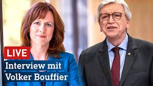 Hessens ministerpräsident volker bouffier (cdu) hat sich erschüttert über die tödlichen schüsse in hanau gezeigt. Bouffier Im Interview Zu Neuen Corona Regeln In Hessen Hessenschau Youtube