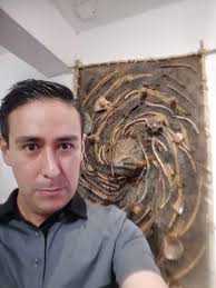 Aquí dándome una escapada de la chamba para ver la exposición de Alejandro  Garnica Jurado muy interesante trabajo vayan a visitarlo