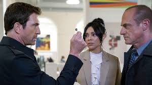 Detective elliot stabler returns to the nypd to battle organized crime after a devastating personal loss. Law Order Organized Crime Christopher Meloni Dylan Mcdermott Tease Season 1 Finale More L O Crossovers Deadline