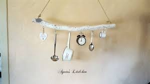 Dieser ast kann als osterdeko zum aufhängen in groß verwendet werden. Dekoast Mit Haken Gross Utensilienhalter Im Landhausstil Etsy Rustikaler Stil Schmuckaufbewahrung Halte Durch