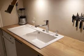 Evier 1 Grand Bac En Ceramique Blanc Egouttoir A Gauche Cuisissimo Evier Blanc Evier Evier Cuisine