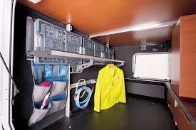 Stausysteme Fur Wohnmobil Und Campingbus Ordnung In Staufachern Und Der Heckgarage Wohnmobil Wohnmobil Stauraum Campingbus