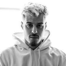 Watch this blind man's REACTION when she sings BOHEMIAN RHAPSODY 🥹🥹🥹 . I  was playing in London ST Pancras station when the world-famous singer  @angelinajordana came up to me.. but we didn't