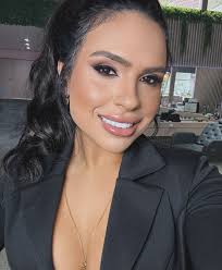 Uma sequência de fotos com essa produção incrível 🖤